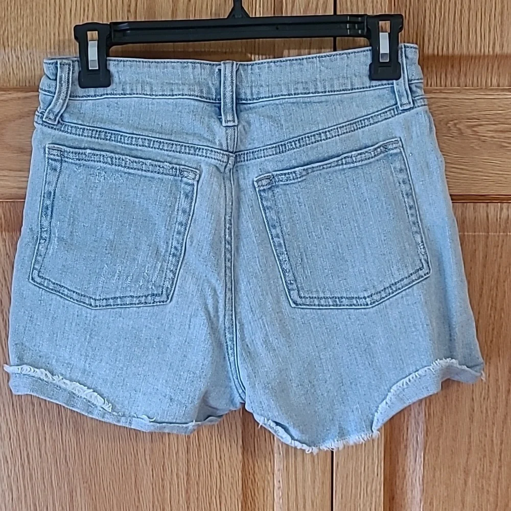 ☀️High-rise button up jean shorts ✨️ light wash✨️ like new! Size 2 - Picture 4 of 7